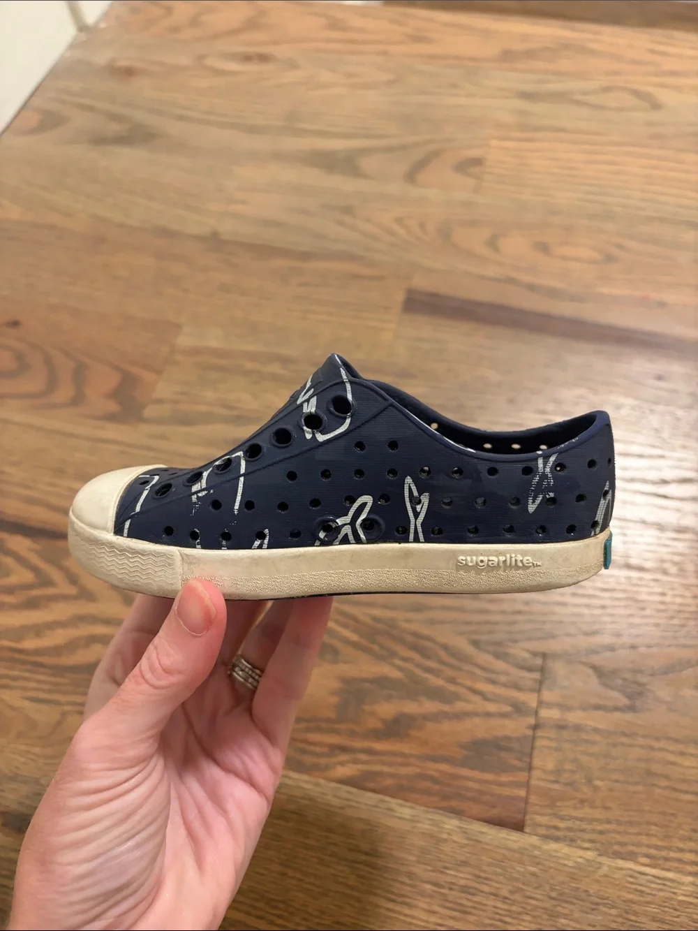 Native whale shoes toddler size 8 play condition